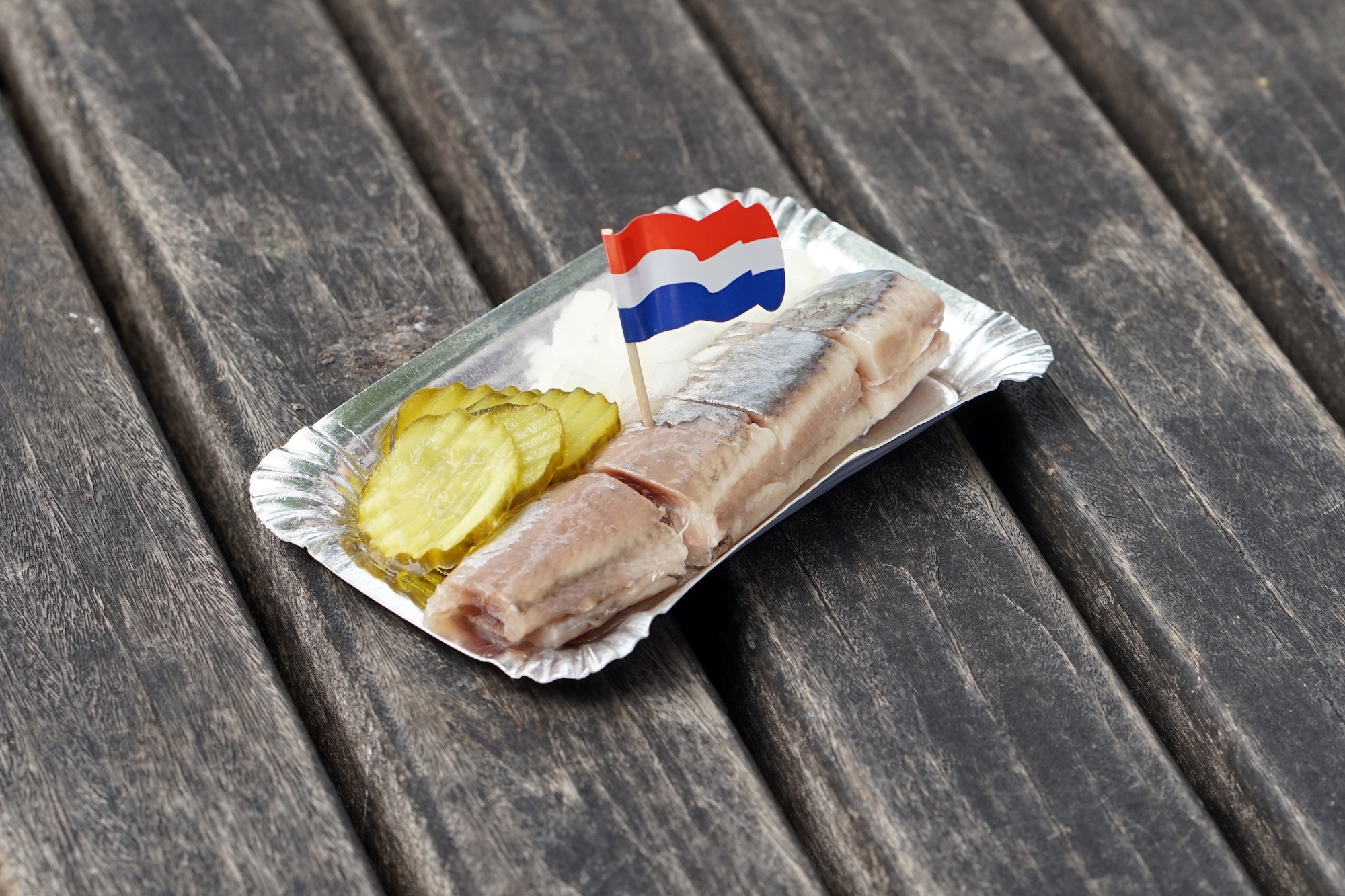 Dutch snack with raw herring with pickles. Dutch herring with onion and pickled cucumber. Traditional Dutch flag. SSUCv3H4sIAAAAAAAEAJ2Ry27DIBBF95X6DxZrW7Ixef5K1MXwcIxCIALcKory7wVjqll3x5zLPO7M6/OjaQiHoAU5N68cpVgbs4ToIWpnE+7bjXtlpfKYKKmj8xoMhhyimC3cVYJ2MSbj9yqSECEuQYXcbEMCorqmGgX+lSgTXUrcVGEVU0aSCGkRCwtfWUXv9t+Z5fFV3cBVWfFcB0ZGvDIKipFL+UpuP1H5O7YGi9QOufp2Akz+MKJKD6+FtleU5uK8brmmCbfY6J94cmKcewA3ecVTqqkqnyGE9F1WjhqJdFN3R32si6uBrSqR6RI5HEban450GI/9wBjb7U+kXs+Jm5bYYjnorJPkn4jrPAE5cM7oRGXHht2xY3RkHady1/XTnveHg6RSTmnx719lJGwbhwIAAA==